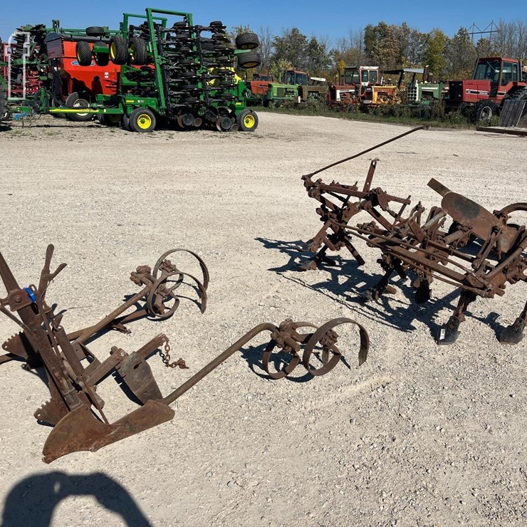 ANTIQUE CULTIVATORS 8234