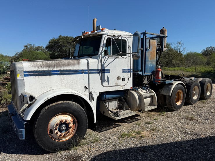 1999-peterbilt-379-image-1