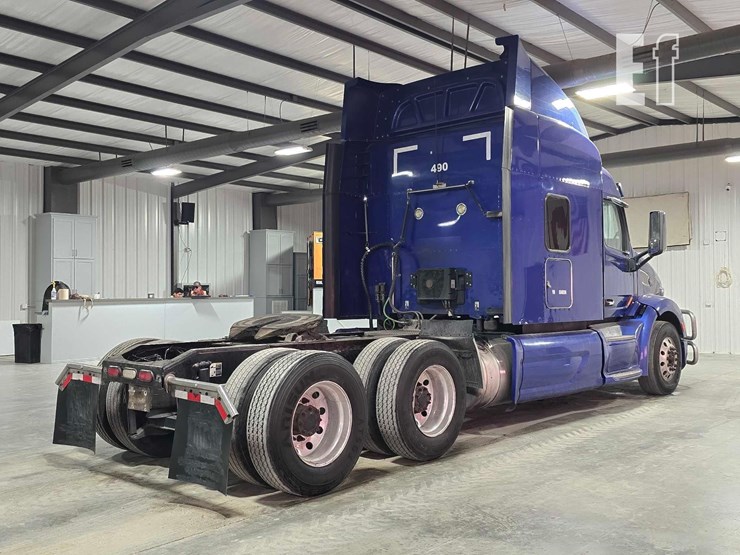 2019-peterbilt-579-image-3