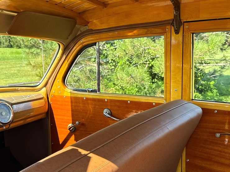 1947-ford-super-deluxe-woody-wagon-image-62