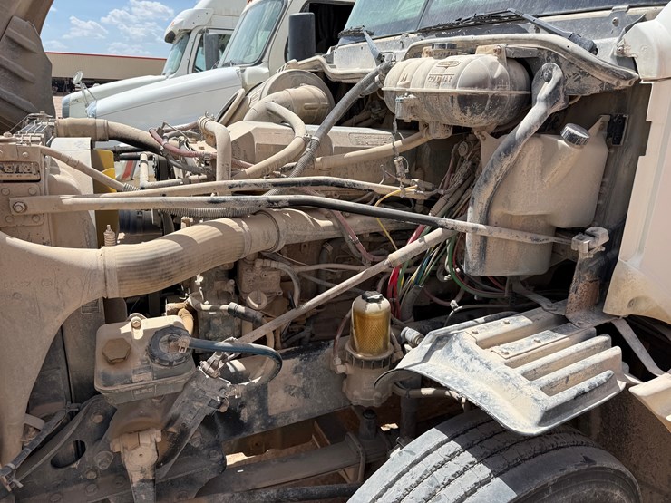 2006-freightliner-columbia-120-image-14
