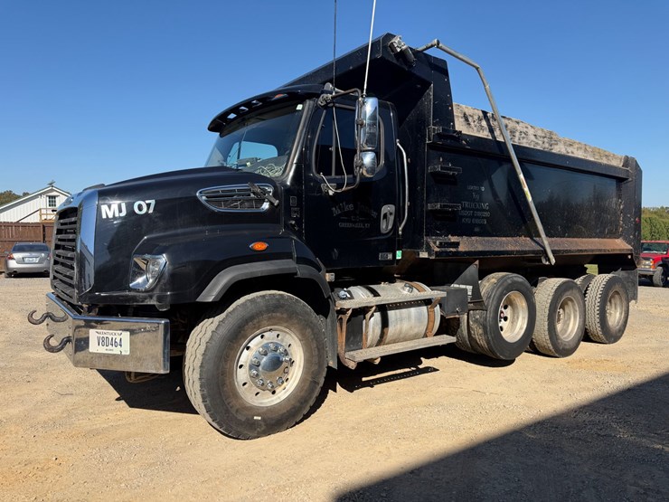 2016-freightliner-114sd-image-1