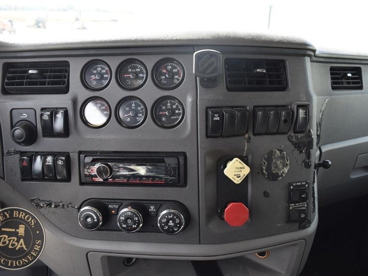 2014-peterbilt-579-image-44
