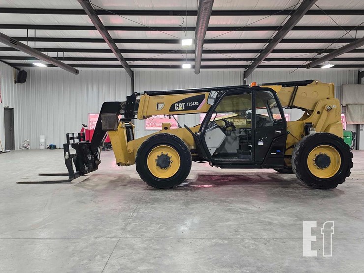 2018-caterpillar-tl943d-image-5