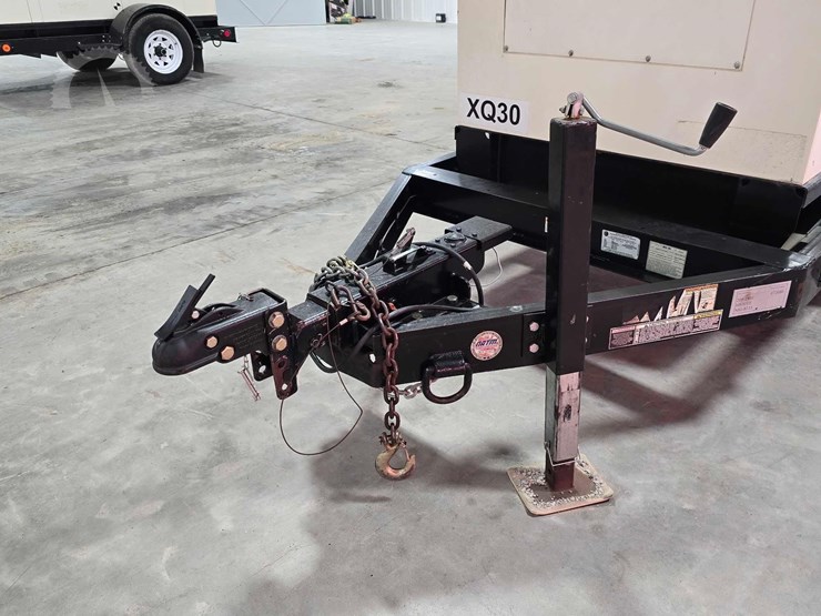 2015-caterpillar-xq30-8-image-17