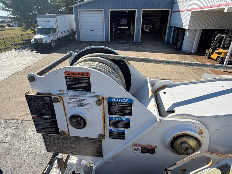 2019-freightliner-m2-106-image-36