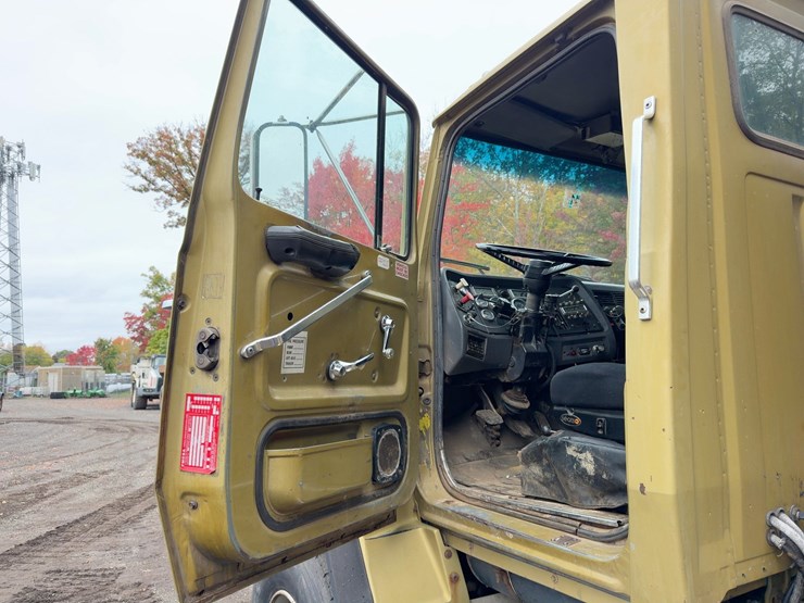 1990-ford-l9000-image-28