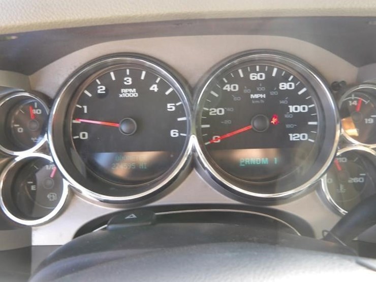 2013-chevrolet-silverado-2500-image-21