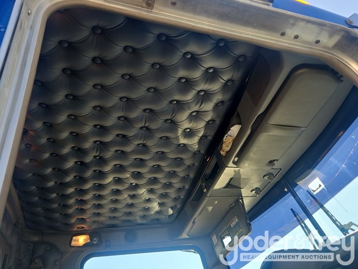 2016-kenworth-w900-image-27