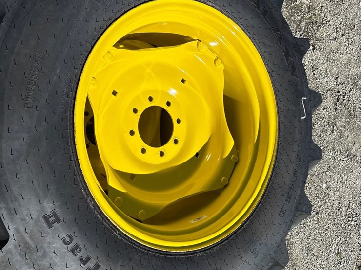 #1067-•-john-deere-r1-ag-tires-with-rims-image-6