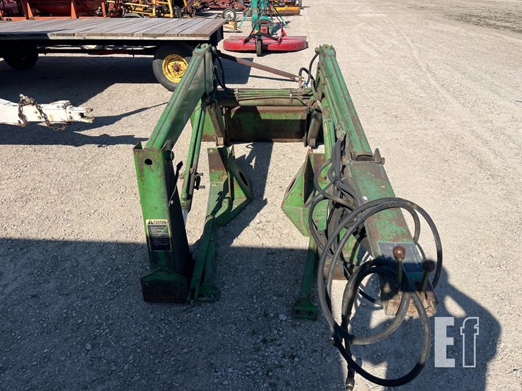 john-deere-loader-&-bucket-image-4