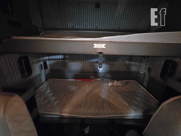 2009-kenworth-t800-image-16