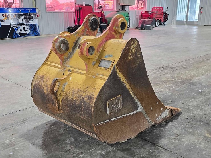 2021-caterpillar-42-inch-severe-duty-bucket-image-3
