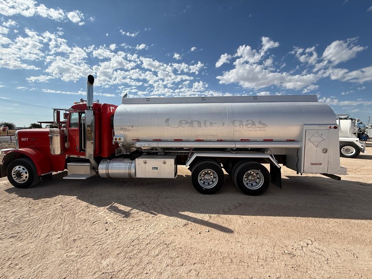 2008-peterbilt-389-image-20