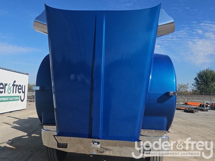 2016-kenworth-w900-image-34