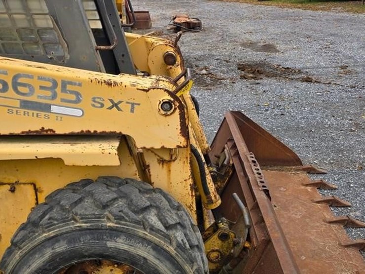 2003-gehl-5635sxt-ii-image-9