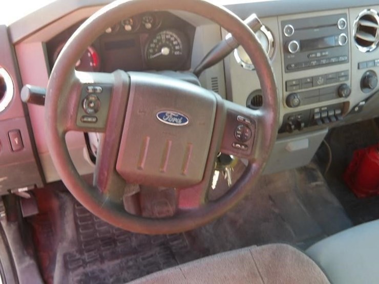 2011-ford-f550-image-23