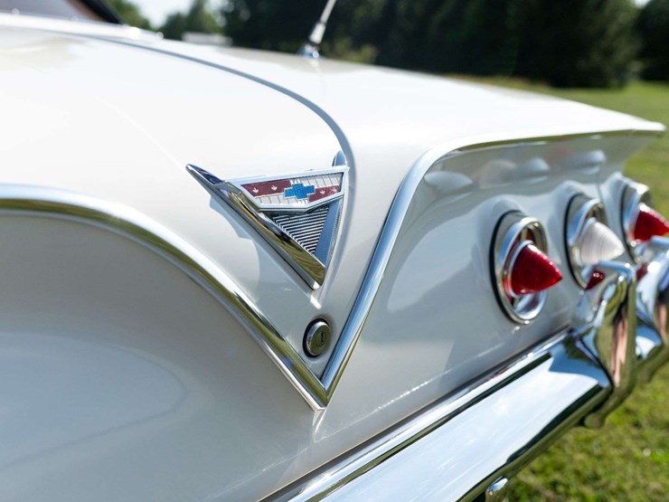 1961-chevrolet-impala-convertible-unrestored-original-image-26