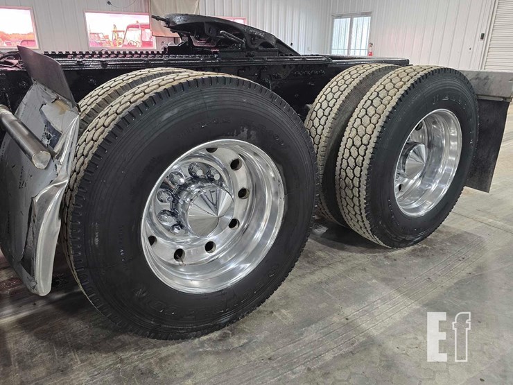 2009-kenworth-t800-image-24