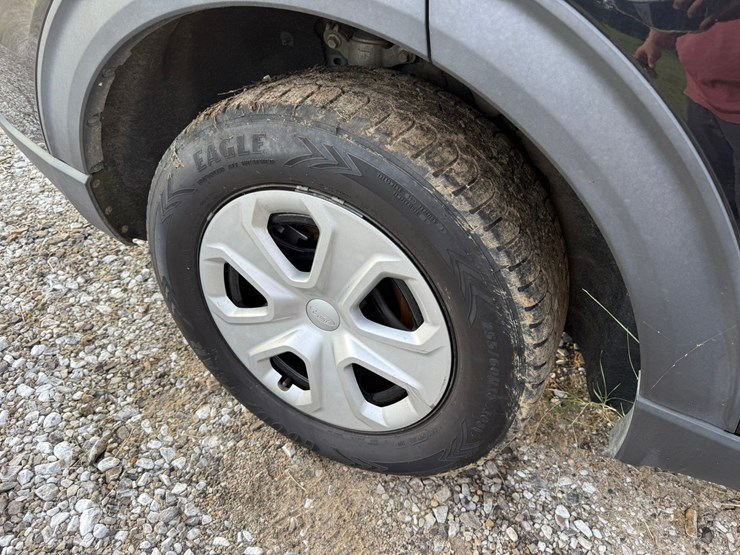 2020-ford-explorer-image-17