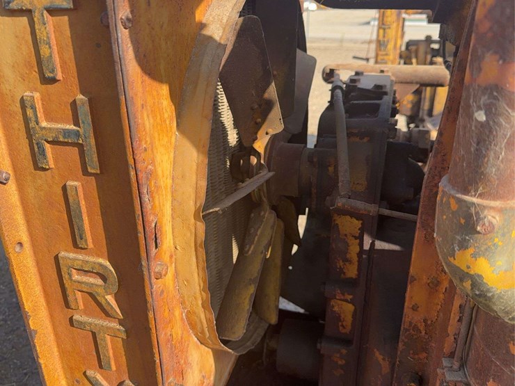caterpillar-thirty-image-17
