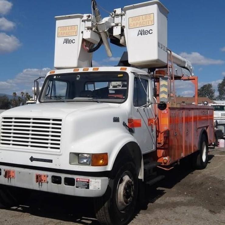 2002 INTERNATIONAL 4900