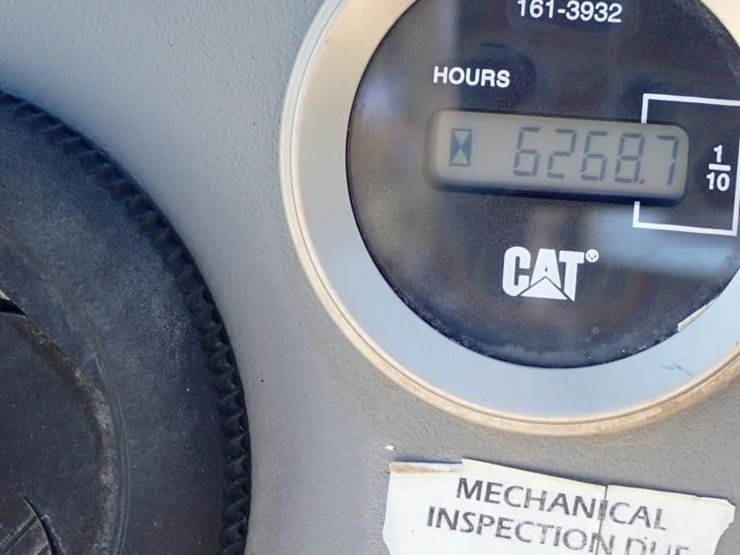 caterpillar-450e-image-36