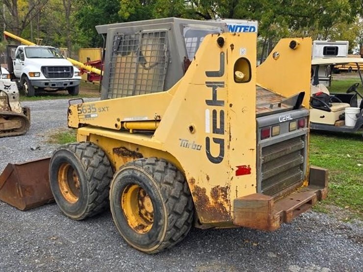 2003-gehl-5635sxt-ii-image-3