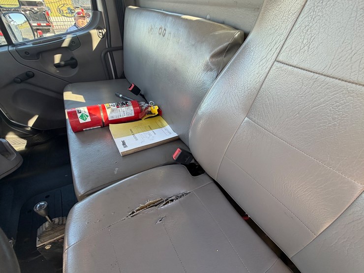 2019-freightliner-m2-106-image-47