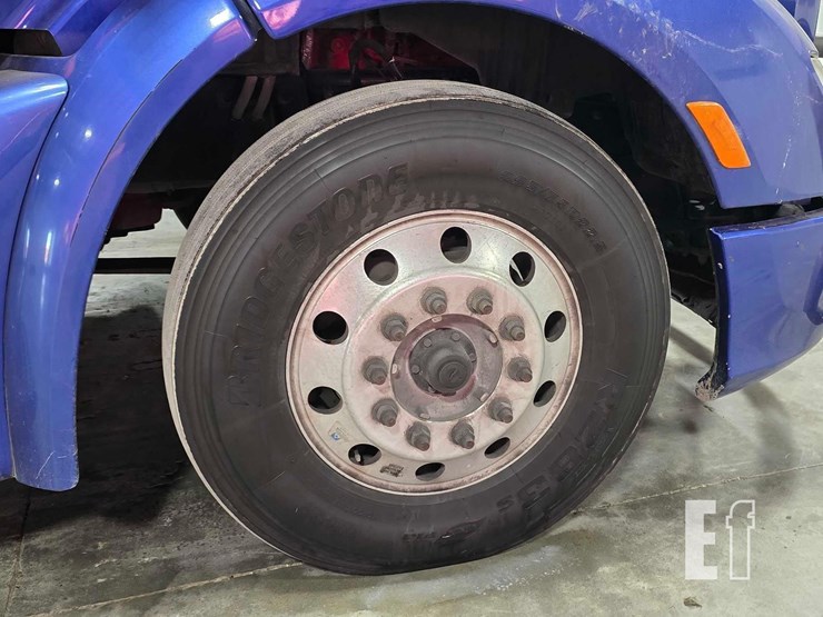 2019-peterbilt-579-image-25