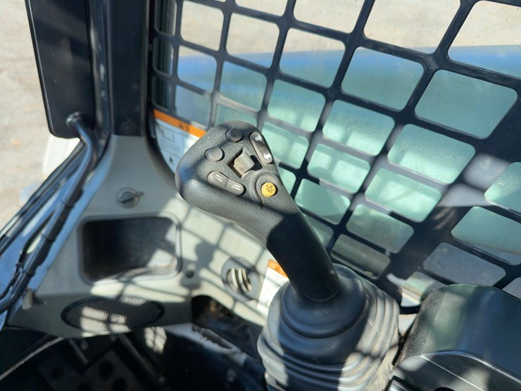 2016-bobcat-s850-image-20
