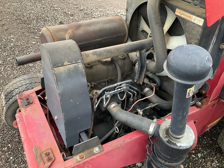 toro-groundsmaster-325d-image-10