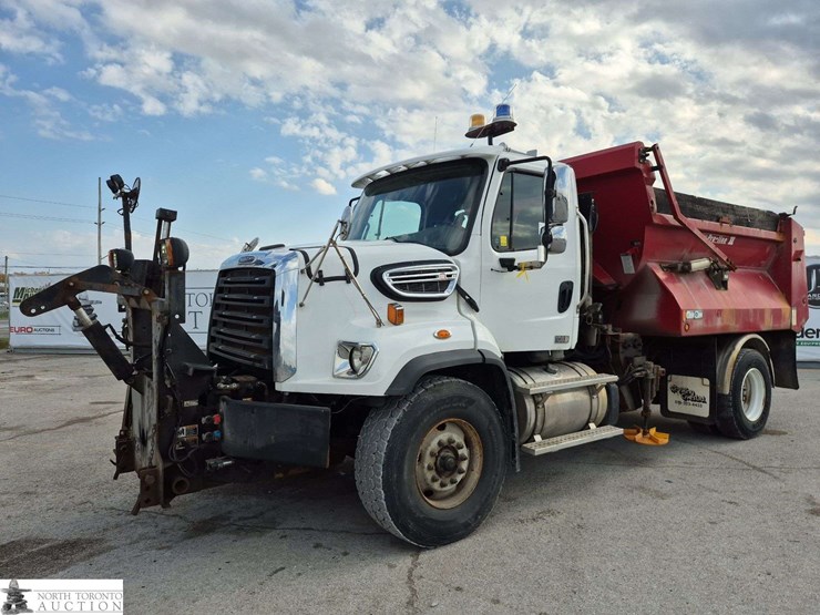 2014-freightliner-108sd-image-1