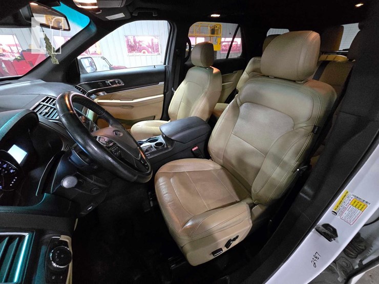 2016-ford-explorer-limited-image-9