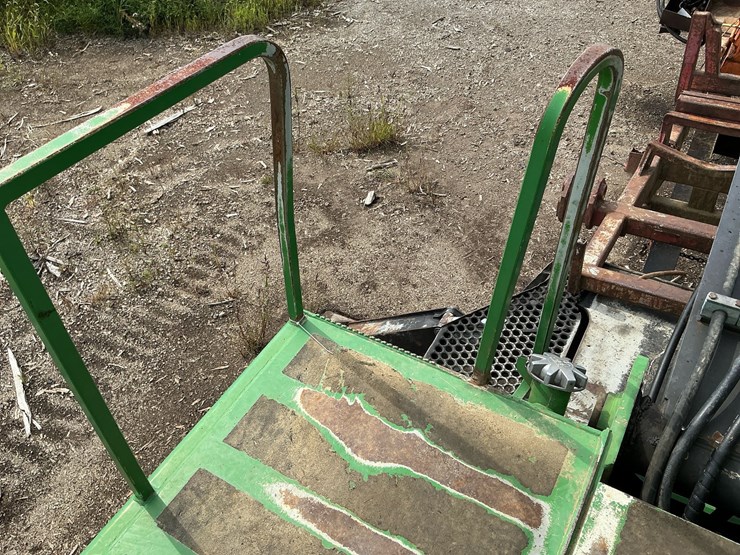 deere-335c-image-28