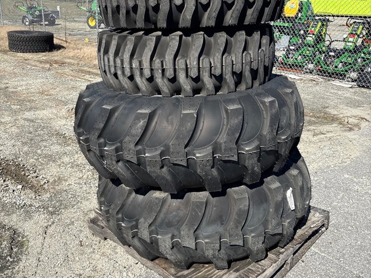 #1071-•-john-deere-r3-tires-with-rims-image-3