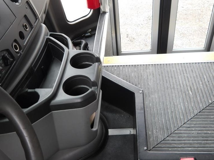 2017-ford-e450-image-27