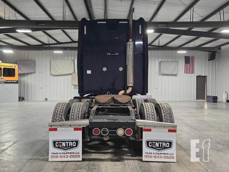 2009-peterbilt-387-image-8
