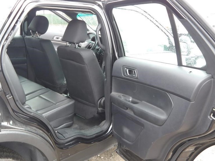 2019-ford-explorer-image-11
