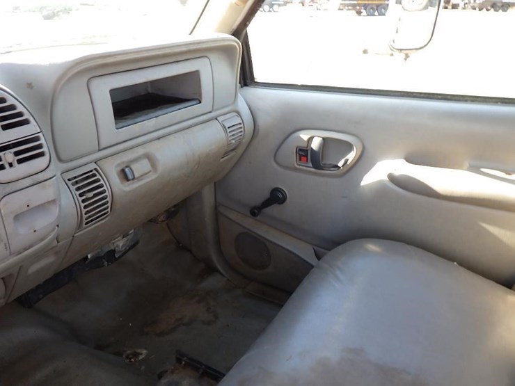 2000-gmc-3500-image-25