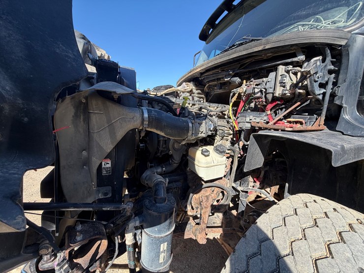 2016-freightliner-114sd-image-57