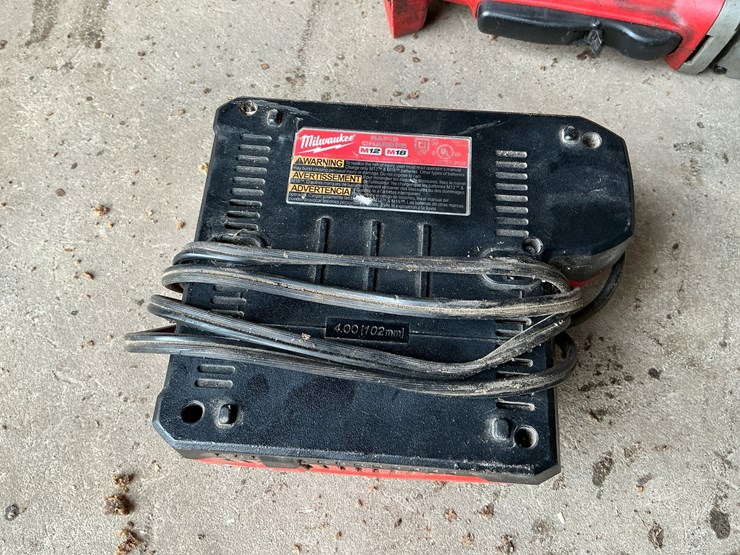 #113-•-milwaukee-m18-cordless-grease-gun-,-4-1/2"-angle-grinder),-rapid-charger-&-xc-5.0-battery-image-14