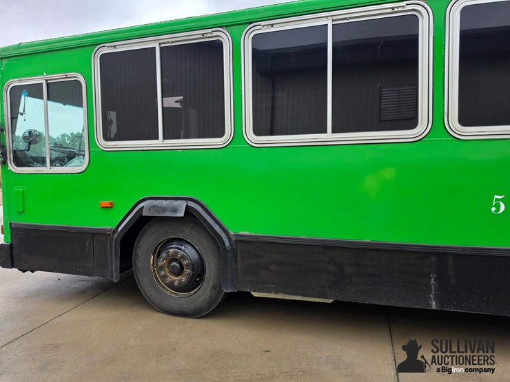 2000-gillig-party-bus-image-10