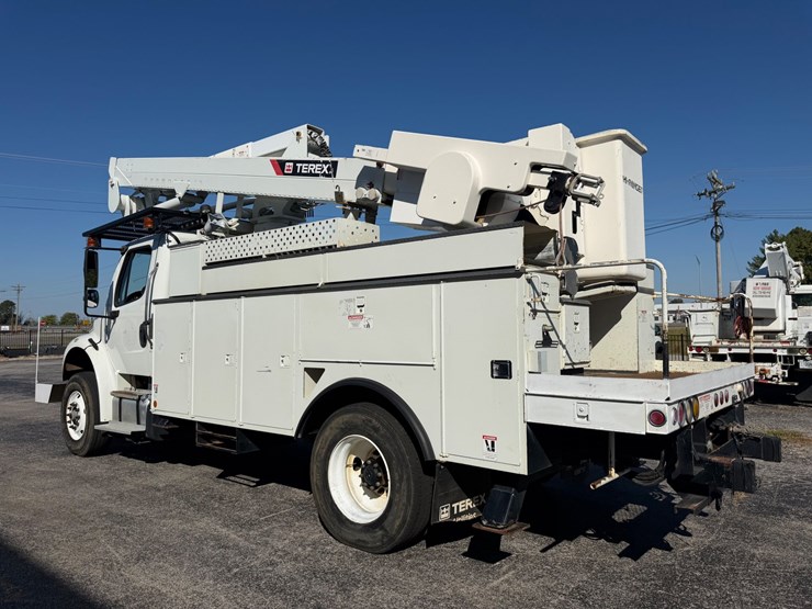 2014-freightliner-m2-106-image-6