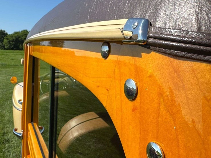 1947-ford-super-deluxe-woody-wagon-image-51
