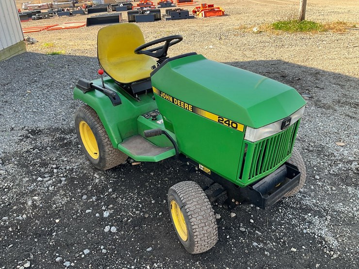 john-deere-240-image-6