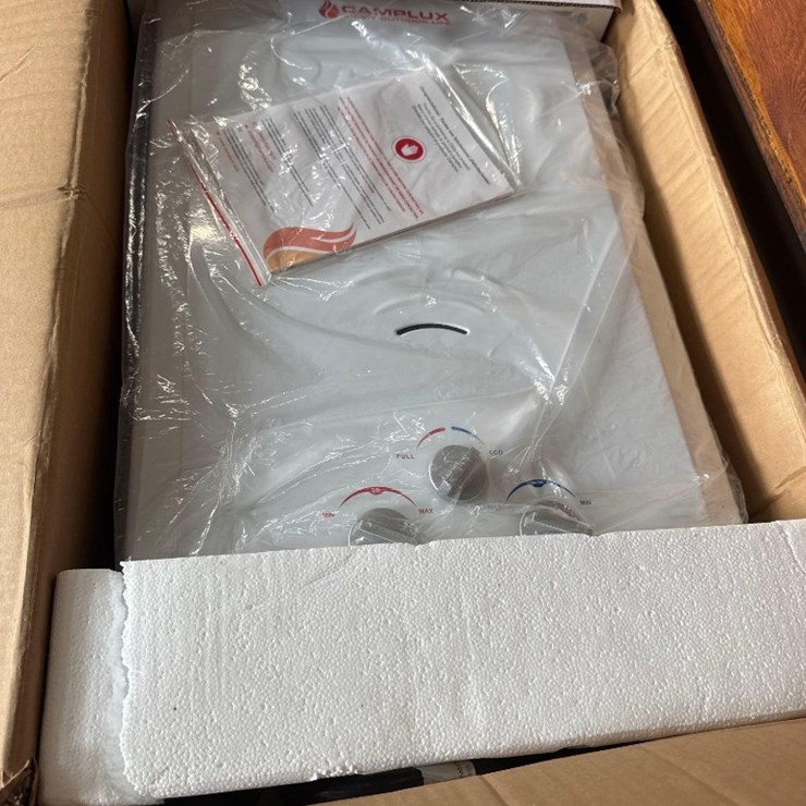 New Camplux Co Tankless Water Heater Model BW422