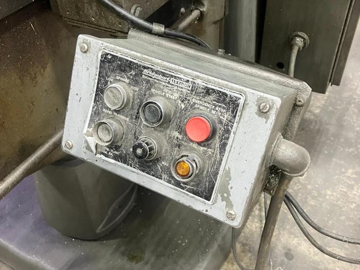 bridgeport-textron-3-axis-vertical-milling-machine,-series-2,-58"-x-11"-power-feed-table,-r8-taper,-image-3