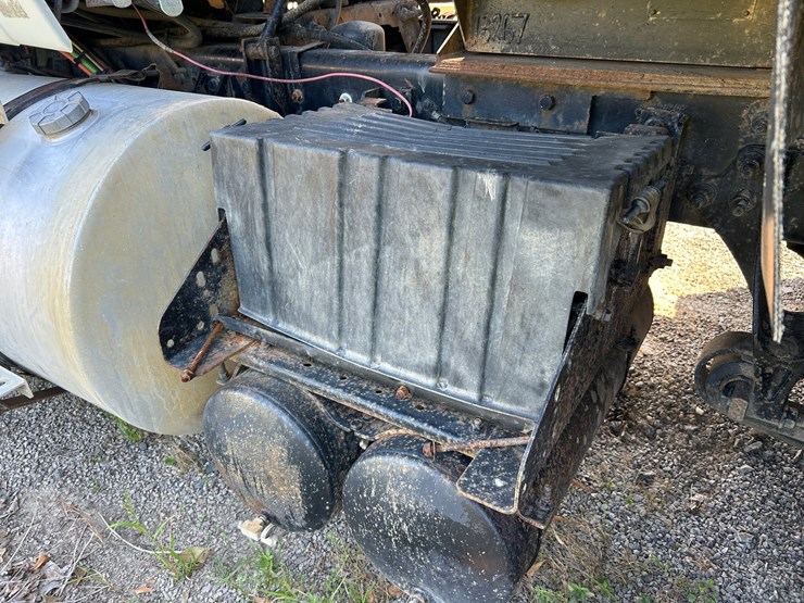 2011-international-prostar-image-35