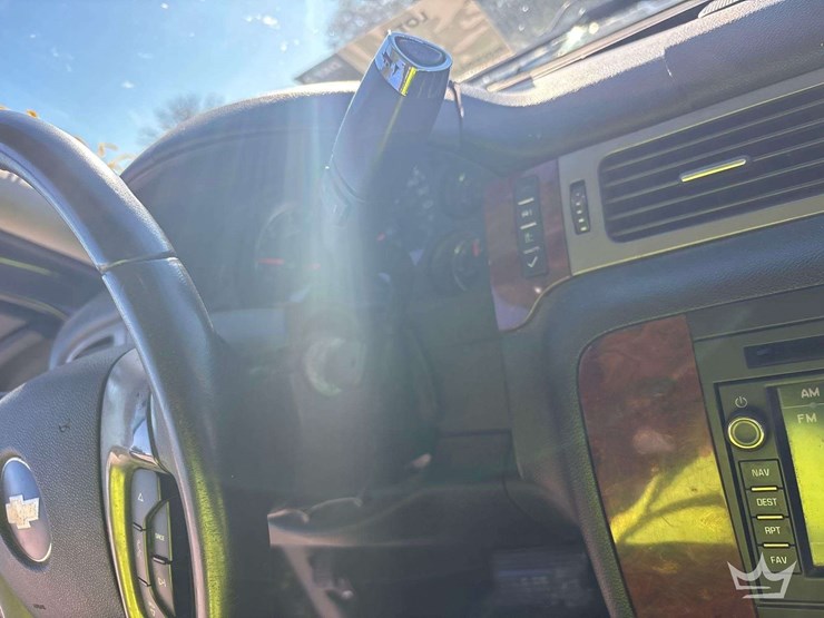 2009-chevrolet-avalanche-4x4-crew-cab-pickup-truck-image-14